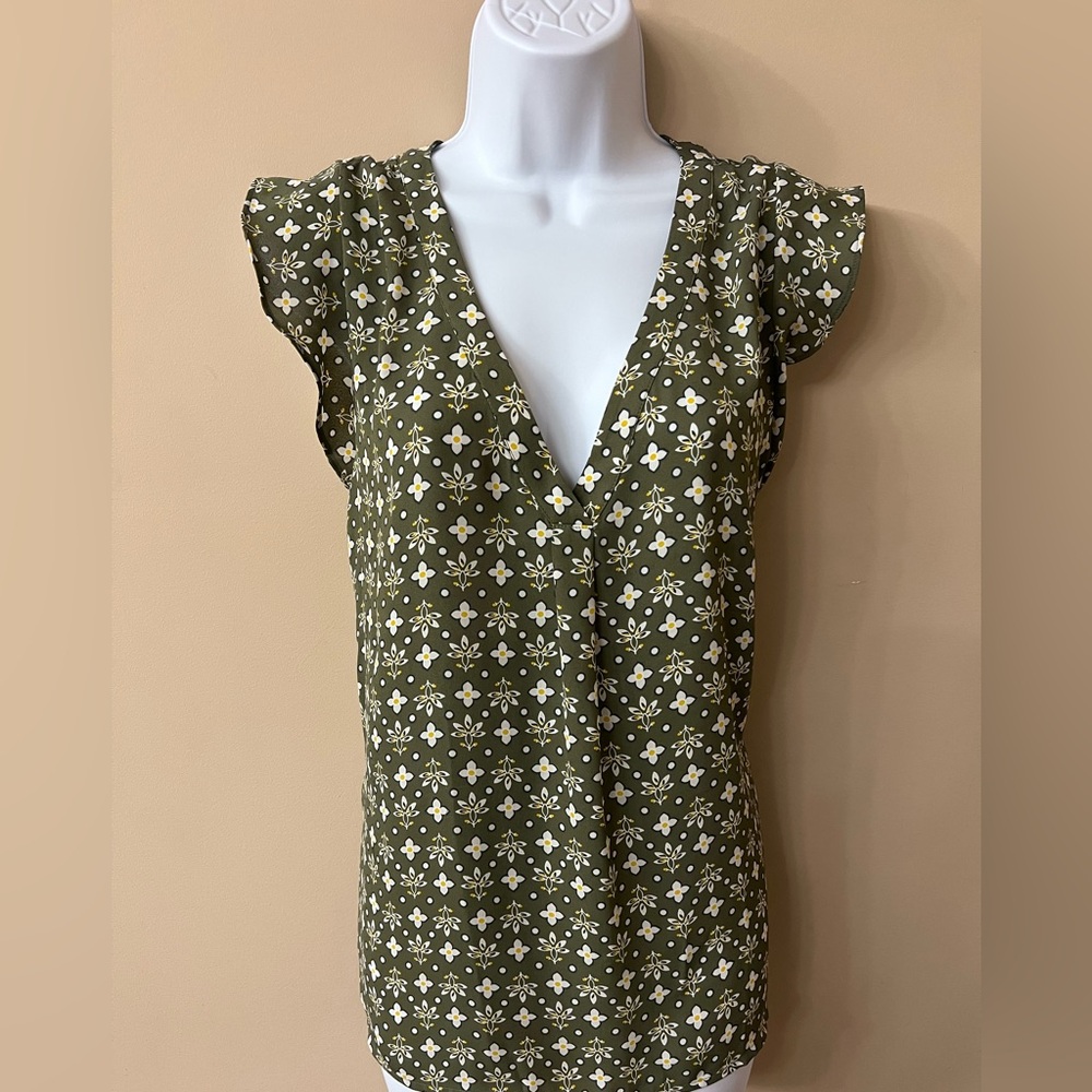 LOFT Green Women’s Floral Blouse, Size M. EUC